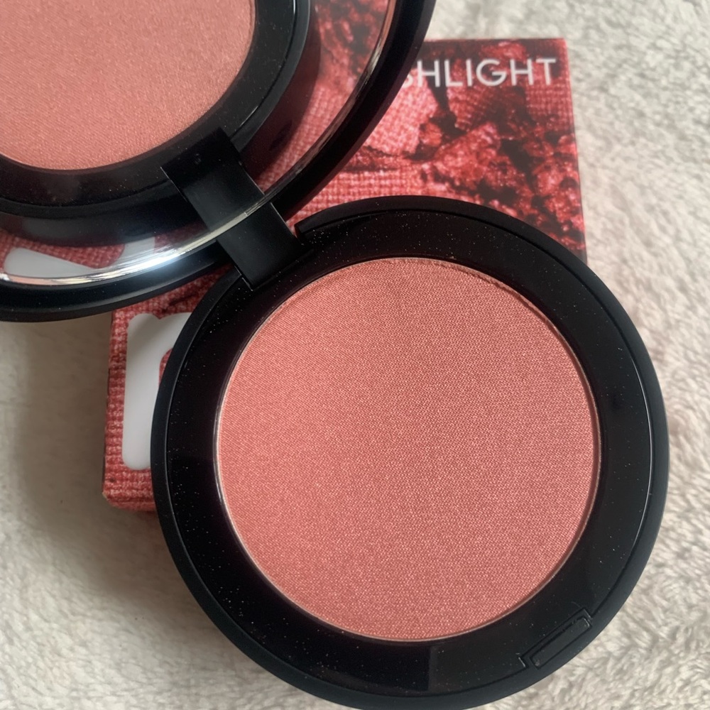 Melt Cosmetics Blush Light Powder Blush Nevermore BNIB - Picture 8 of 14